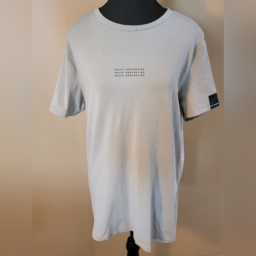DAILY AESTHETIKZ Men's Short Sleeved T-shirt, Size Medium
